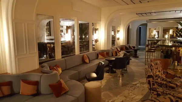 Bar whotel 2